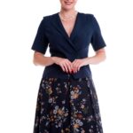 Compleu elegant de vara cu sacou bleumarin uni si fusta in pliuri imprimata floral pe fond negru 17SF368i05