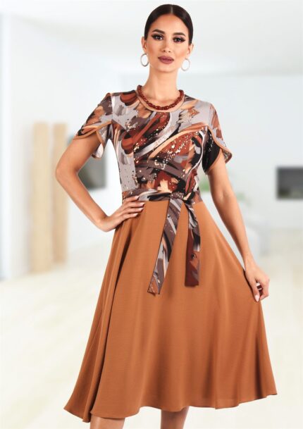 Rochie office cu bust imprimat abstract si fusta clos  maro deschis uni, accesorizata prin cordon  03R432i45
